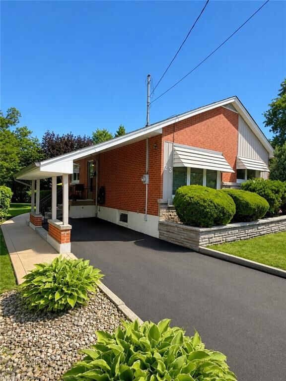 Property Photo:  23 Percy Court  ON L8T 1W7 