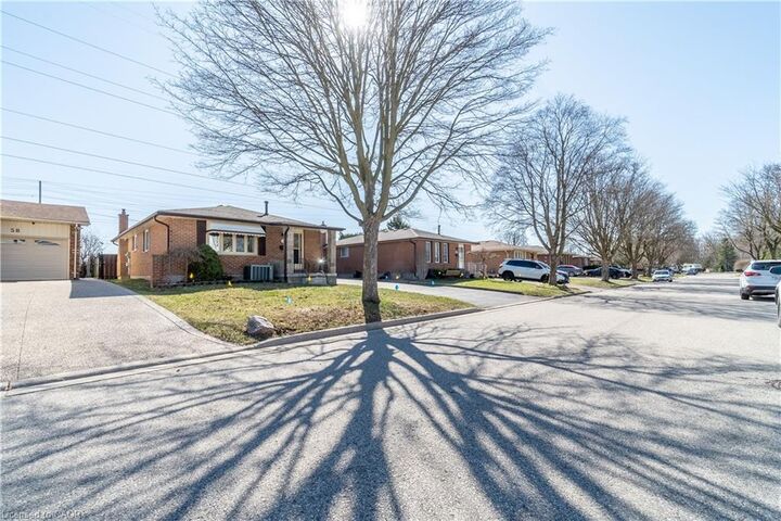 Property Photo:  60 Lysanda Avenue  ON N5Z 4L3 