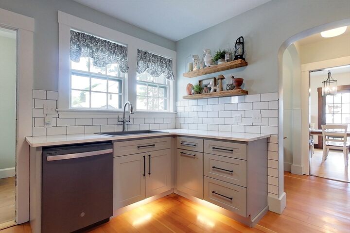Property Photo:  262 Chestnut St  MA 01440 