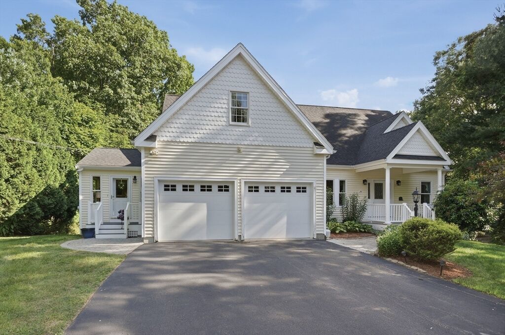 Property Photo:  29 Midgley Circle  MA 01536 