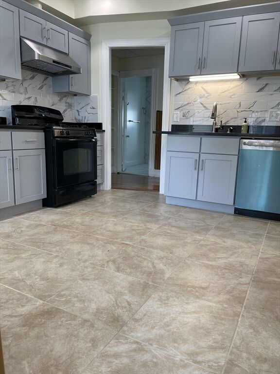 Property Photo:  11 Wellingston Street 11  MA 02451 