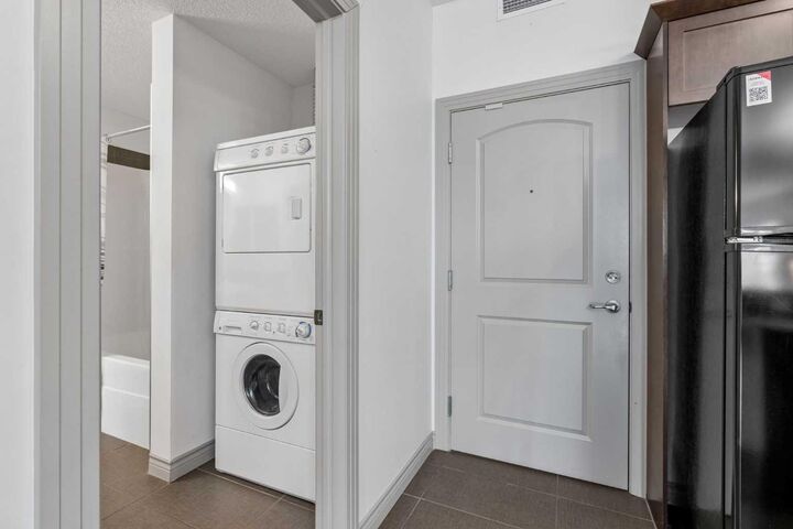 Property Photo:  70 Royal Oak Plaza NW 216  AB T3G 0C6 