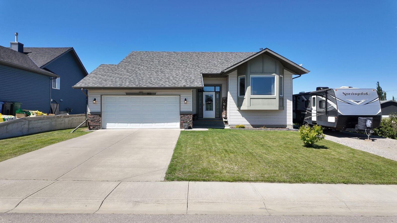 Property Photo: 303 Railway Point SE AB T0J 1X1