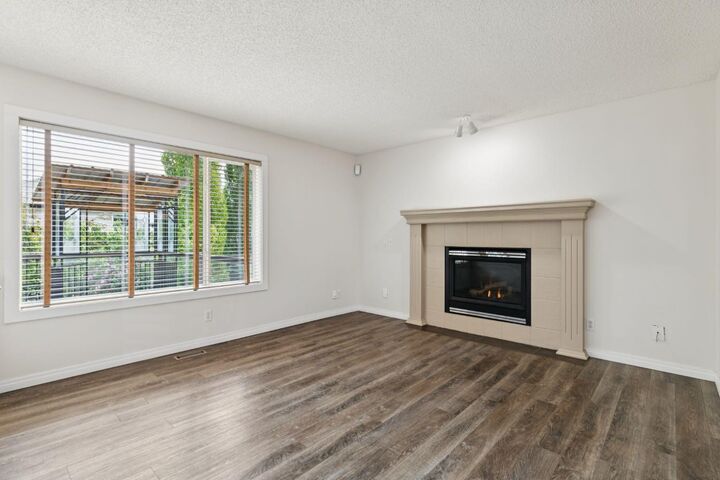 Property Photo:  26 Spring Mews SW  AB T3H 3V1 