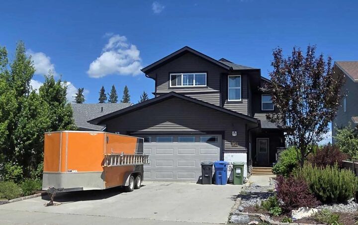 5722 45 Avenue Close — photo 1