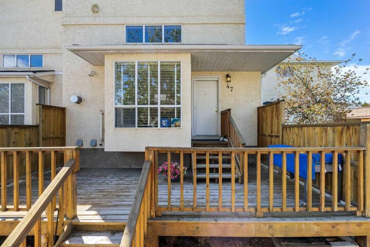 Property Photo:  47 Millrose Place SW  AB T2Y 3J6 