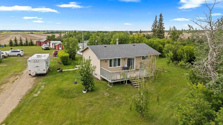 Property Photo:  47546 Range Road 213  AB T0B 0G0 