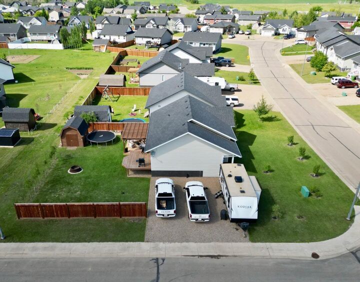 Property Photo:  10402 110 Street  AB T0H 2H0 