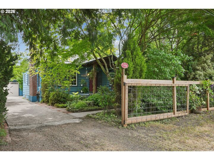 Property Photo:  5900 NE Ainsworth St  OR 97218 