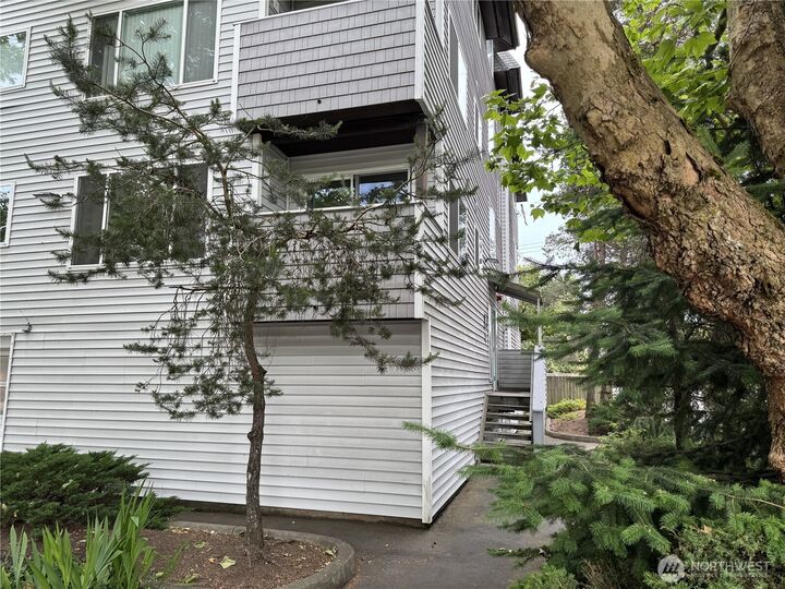Property Photo: 555 N 105th Street 202 WA 98133