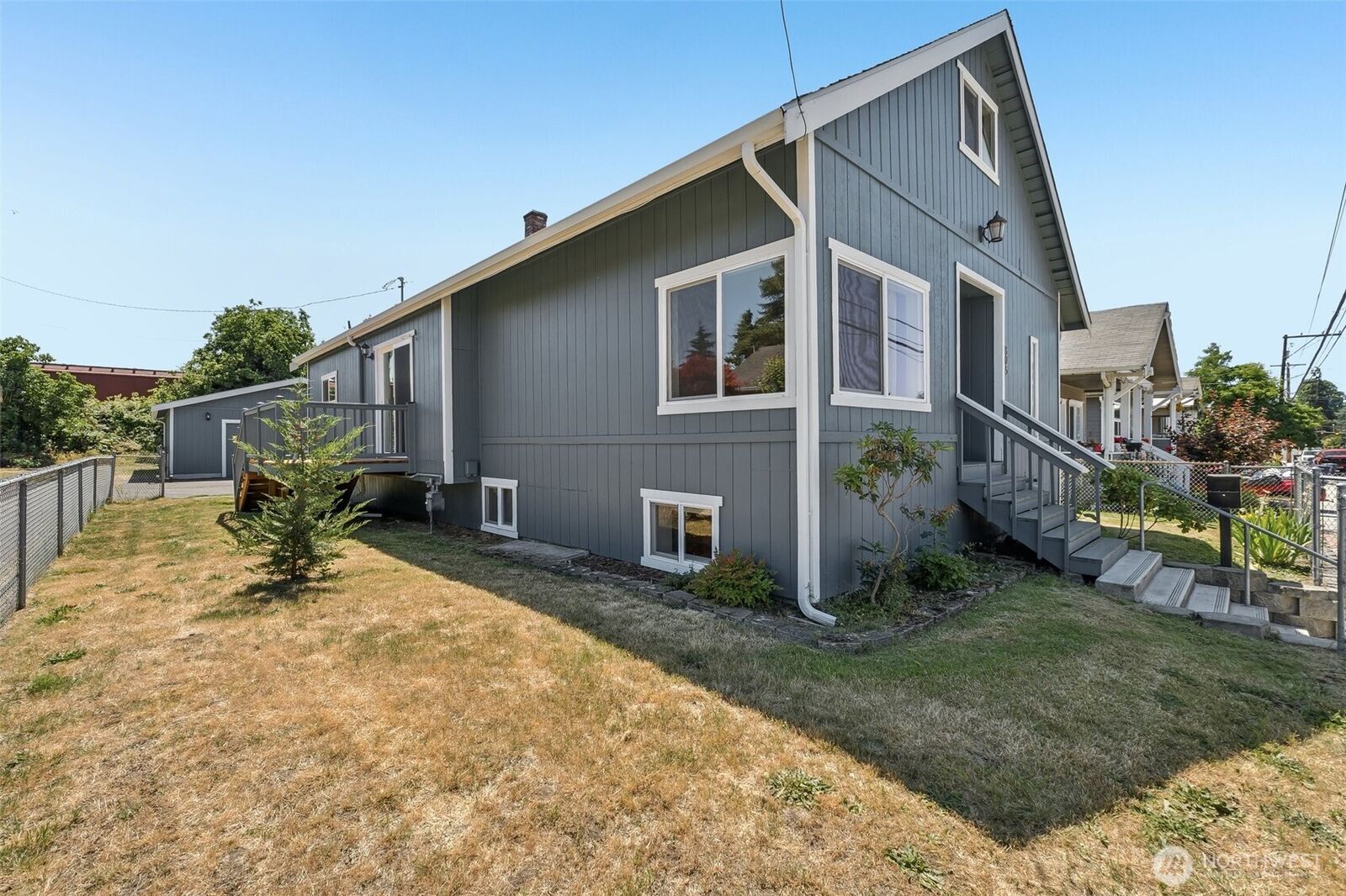 Property Photo:  806  4th Street SE  WA 98002 