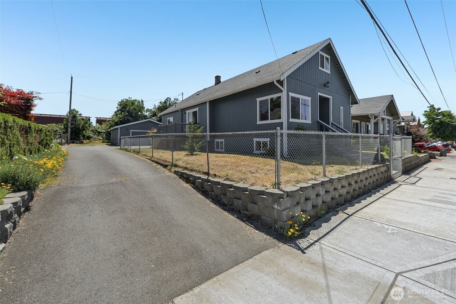 Property Photo: 806 4th Street SE WA 98002