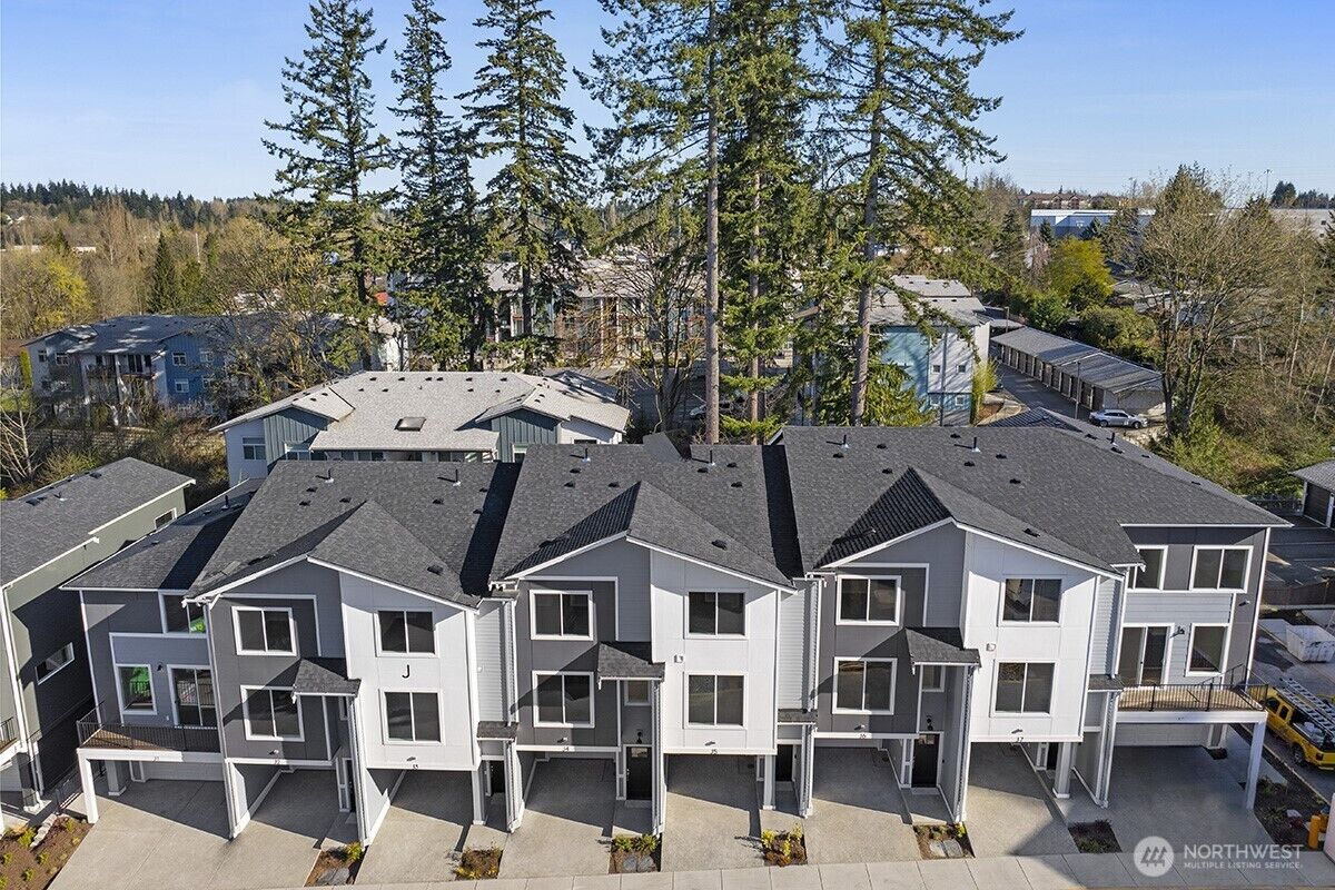 Property Photo:  16823  Alder Way J2  WA 98037 