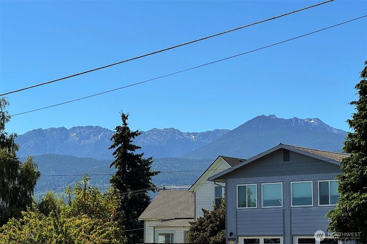 Property Photo: 1027 W Ninth Street WA 98363