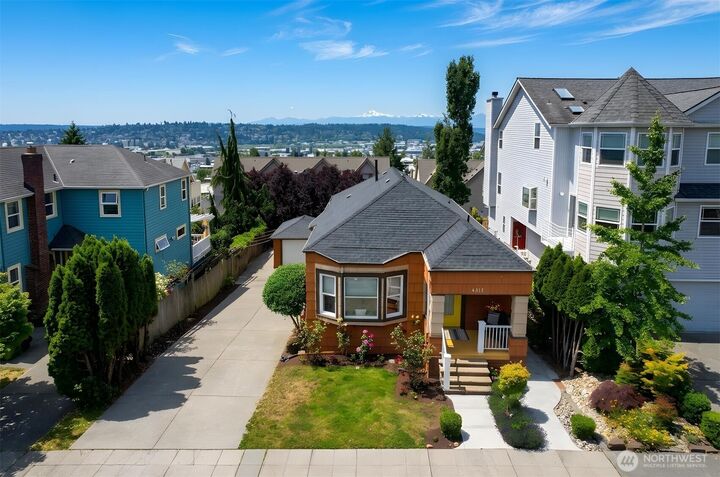 Property Photo:  4317  Phinney Avenue N  WA 98103 