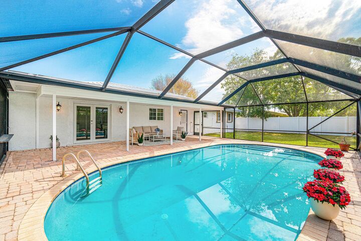 Property Photo: 718 SW 27th Place FL 33435