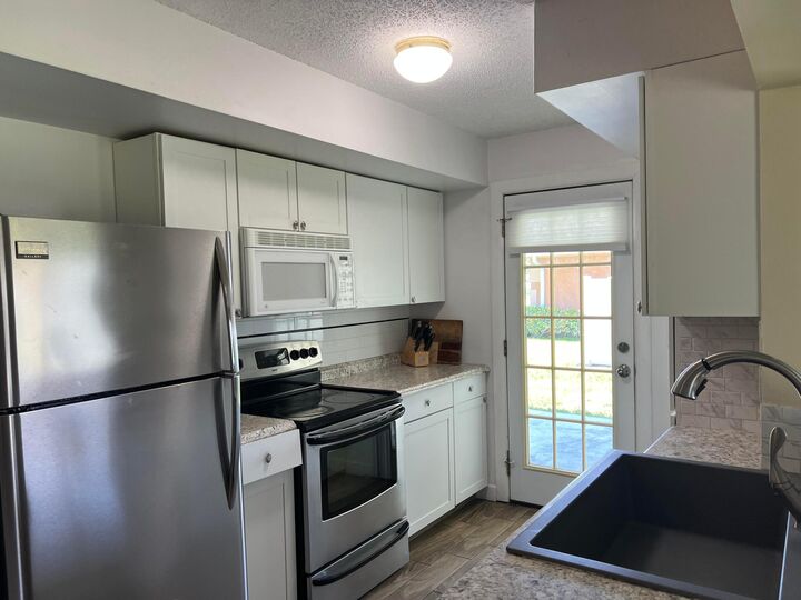 Property Photo:  432 SW Curry Street  FL 34983 