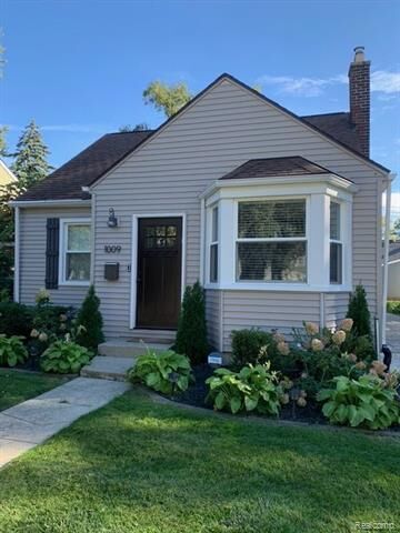 Property Photo: 1009 Larkmoor Boulevard MI 48072