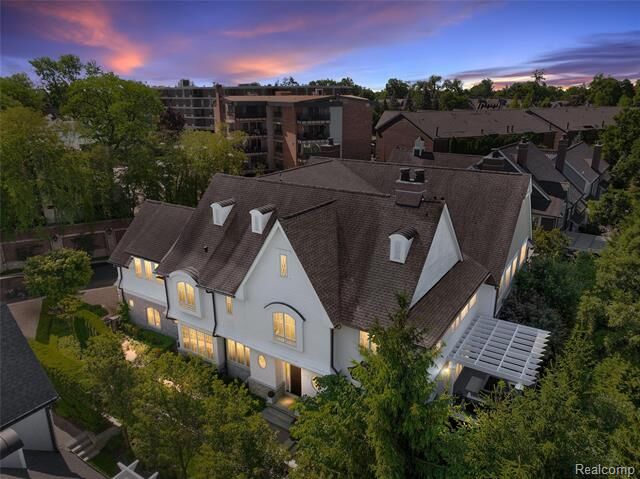 Property Photo: 300 Woodland Villa Court MI 48009