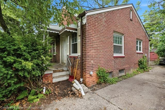 Property Photo: 18262 Lindsay Street MI 48235