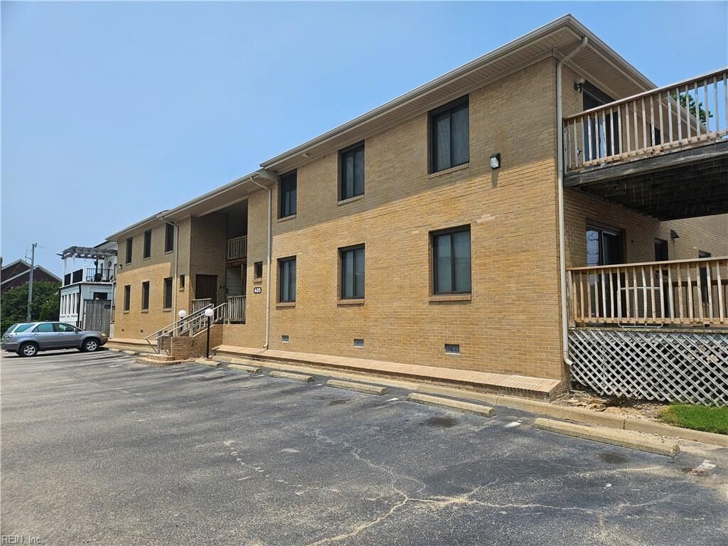 Property Photo: 405 32nd St 103 VA 23451