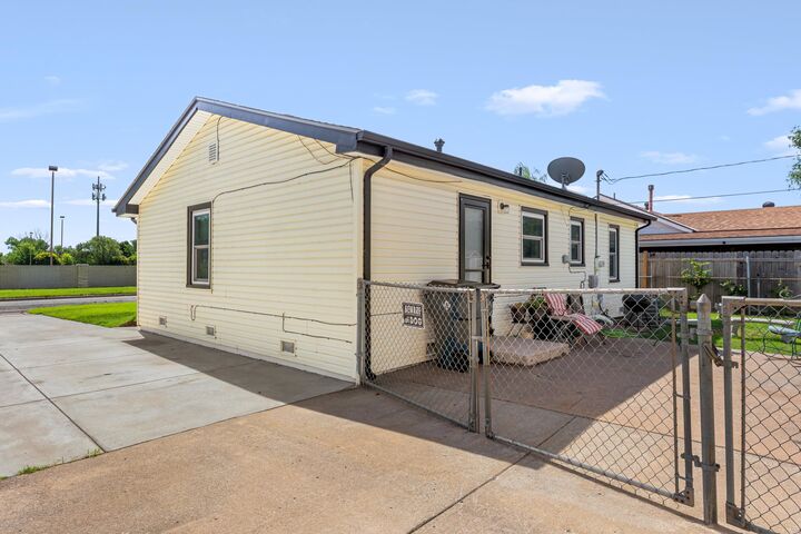 Property Photo:  2609 S Elizabeth Ave  KS 67217-2221 