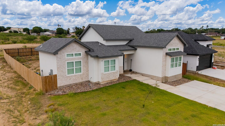Property Photo:  709 Encinal Drive  TX 78852 