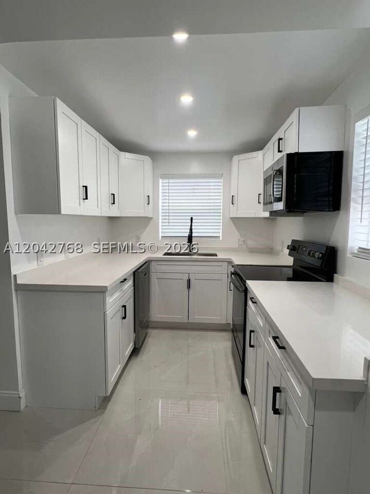 Property Photo:  2850 NW 7th St  FL 33311 