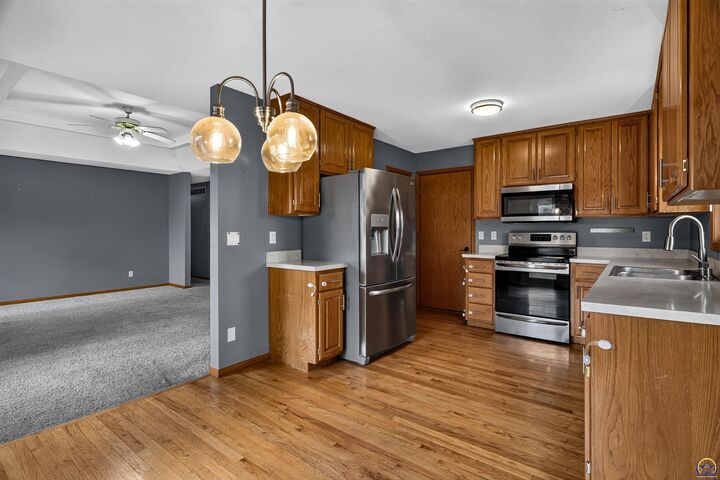 Property Photo:  3909 SW 40th St  KS 66610 