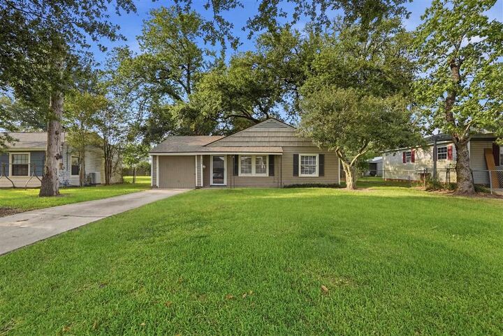 Property Photo:  220 Heather Street  LA 70605 