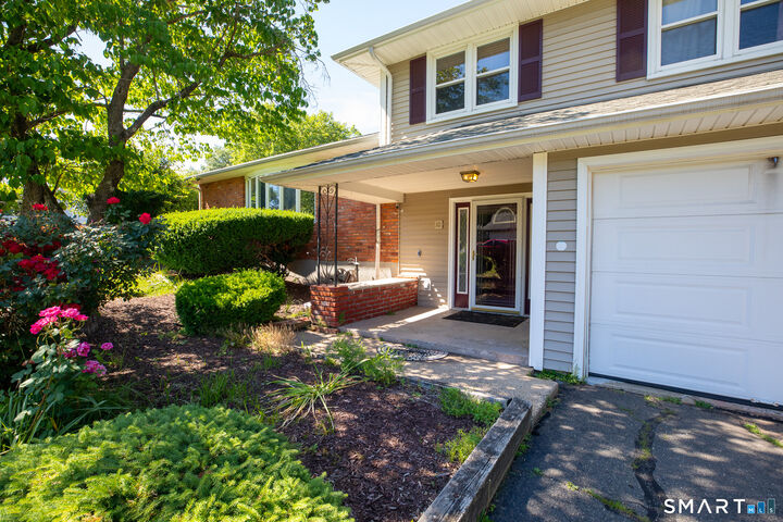Property Photo:  10 Eastwood Road  CT 06117 