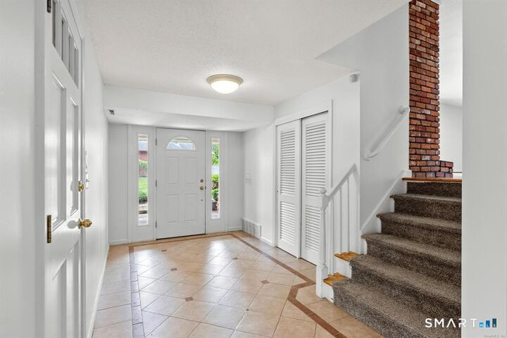 Property Photo:  10 Eastwood Road  CT 06117 