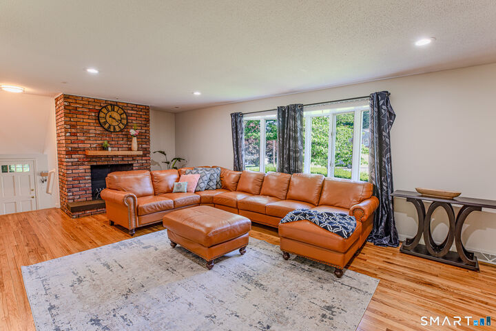 Property Photo:  10 Eastwood Road  CT 06117 
