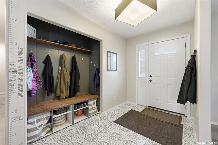 Property Photo:  351 Y Avenue S  SK S7M 3J6 