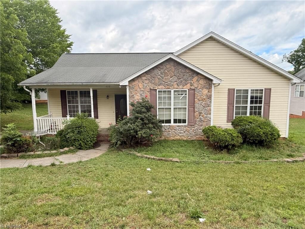 Property Photo:  409 Lake Avenue  NC 27260 