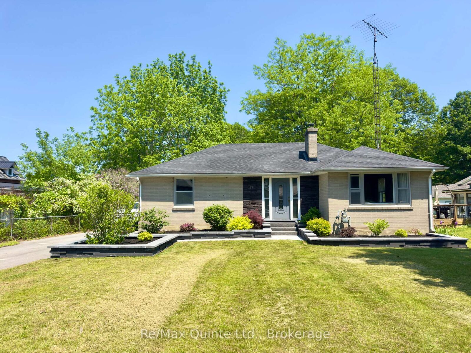 Property Photo: 27 Centre Street ON K0K 1H0