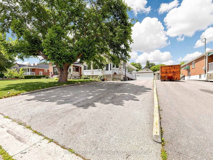 Property Photo:  9 Clevedon Street E  ON M3M 1M3 