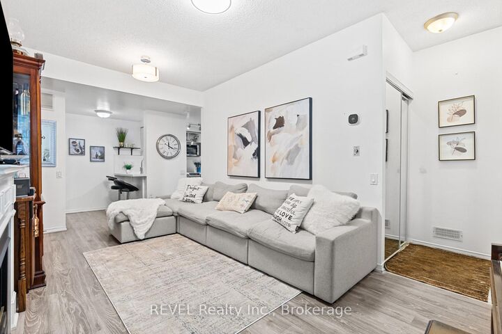 Property Photo: 760 Lawrence Avenue W 199 ON M6A 3E7