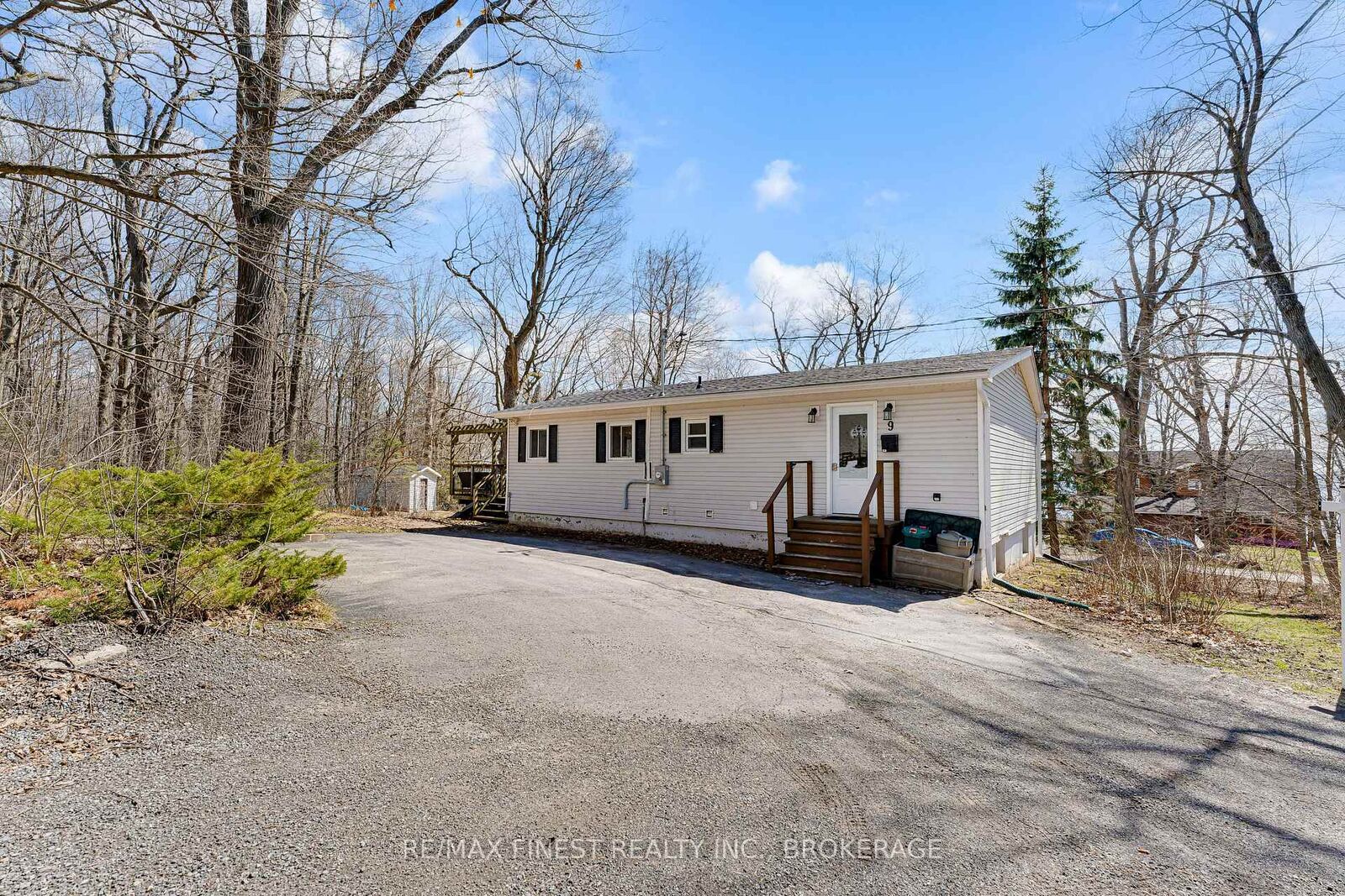 Property Photo: 9 Mallard Lane ON K7K 5E2
