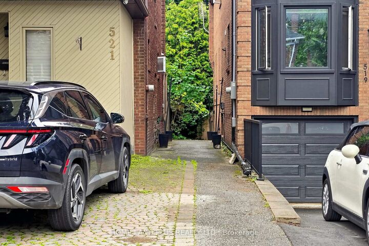 Property Photo: 521 Hillsdale Avenue E ON M4S 1V1