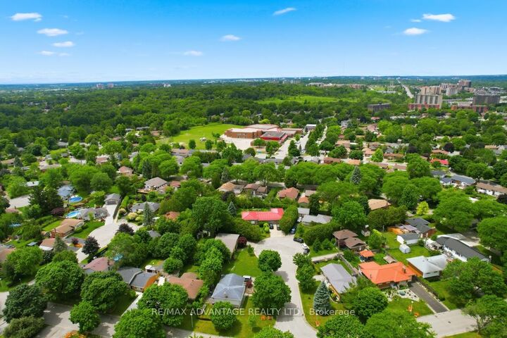 Property Photo:  15 North Almond Place  ON N5Z 4C8 