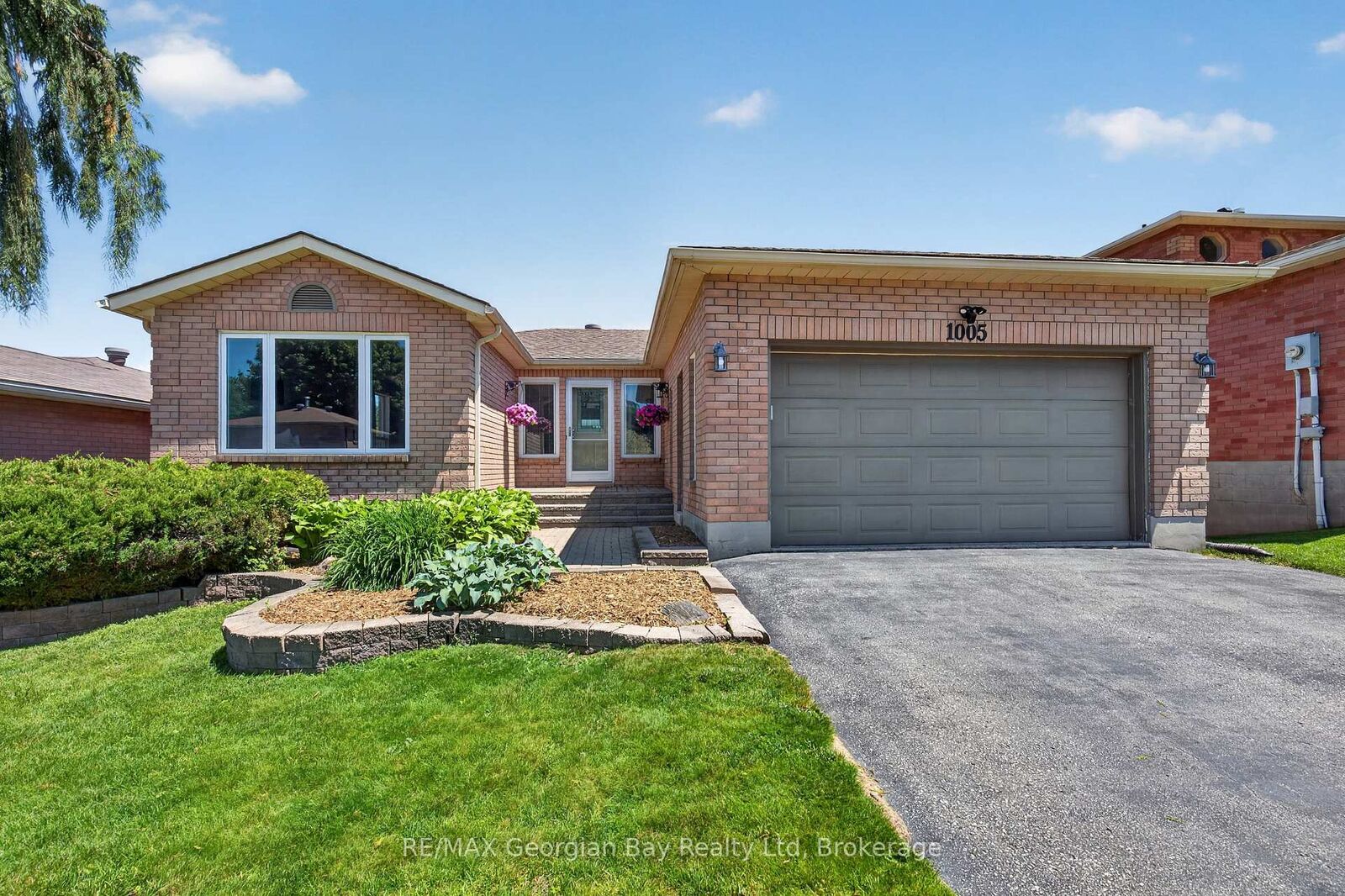Property Photo: 1005 Dina Crescent ON L4R 5C5