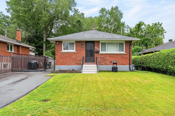 Property Photo:  898 Charleswood Avenue  ON K1K 0W3 