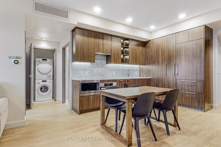 Property Photo:  85 McMahon Drive 3106  ON M2K 0H1 