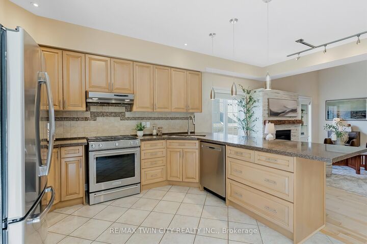 Property Photo: 227 Chestnut Hill Crescent ON N2P 2X3