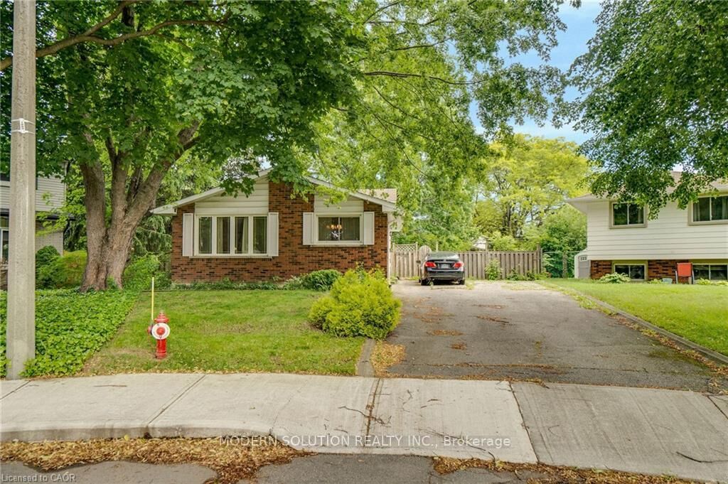 Property Photo: 108 Fassett Court ON L9G 4E7