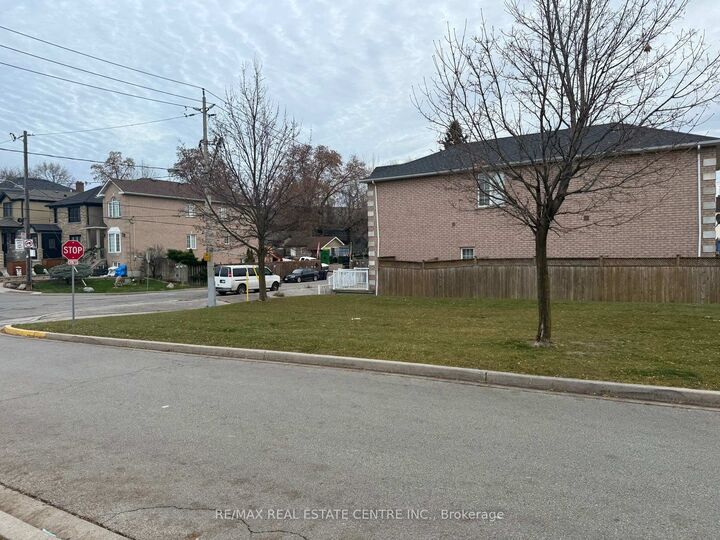 Property Photo:  W/S Keele St N/A  ON M6N 3E9 