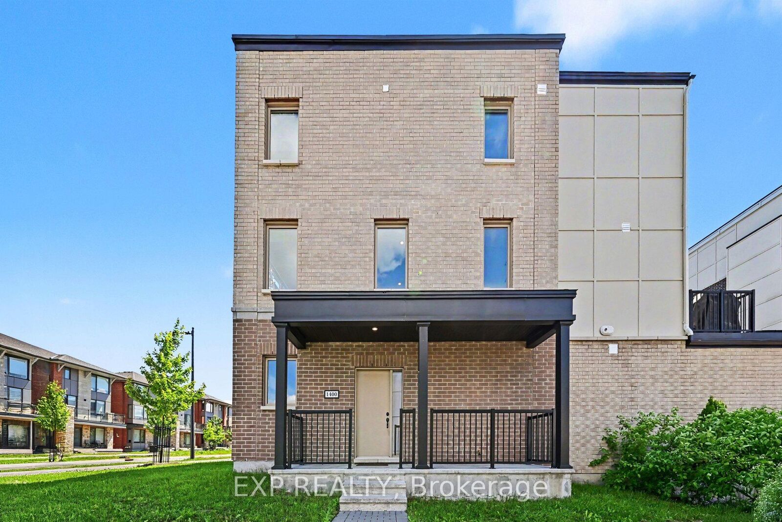 Property Photo:  1400 Hemlock Road  ON K1K 5A8 