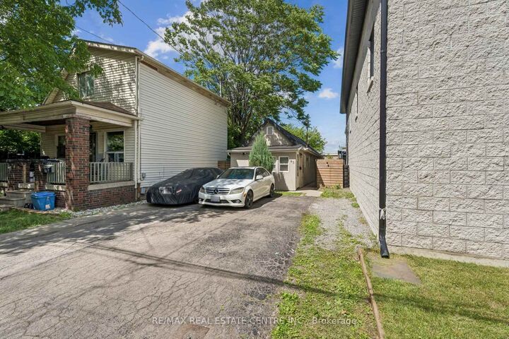 Property Photo:  43 Whitfield Avenue  ON L8L 4B5 