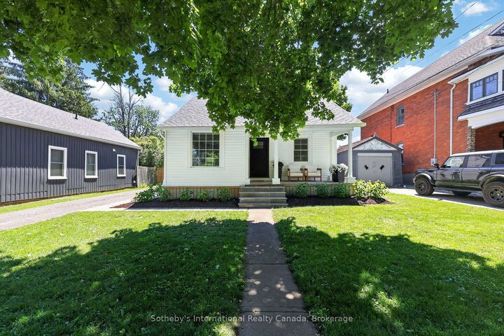 131 Bruce Street S — photo 1